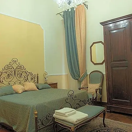 Palazzo Capece *