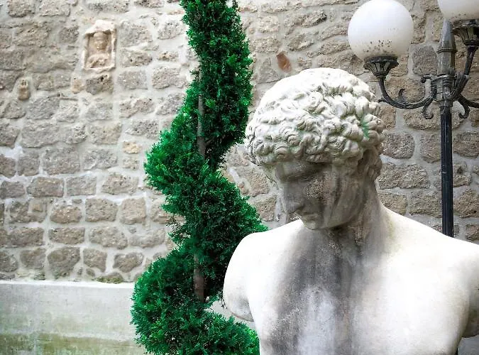 Palazzo Capece